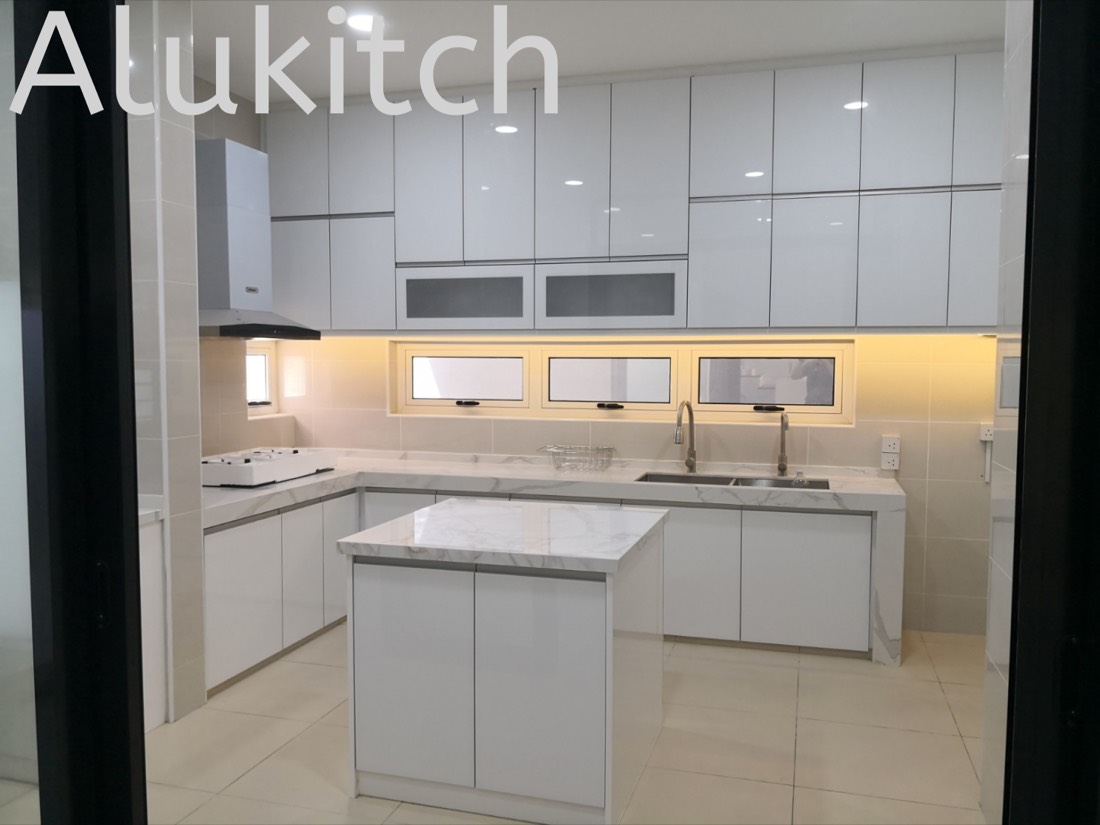 Installed aluminium kitchen cabinet
