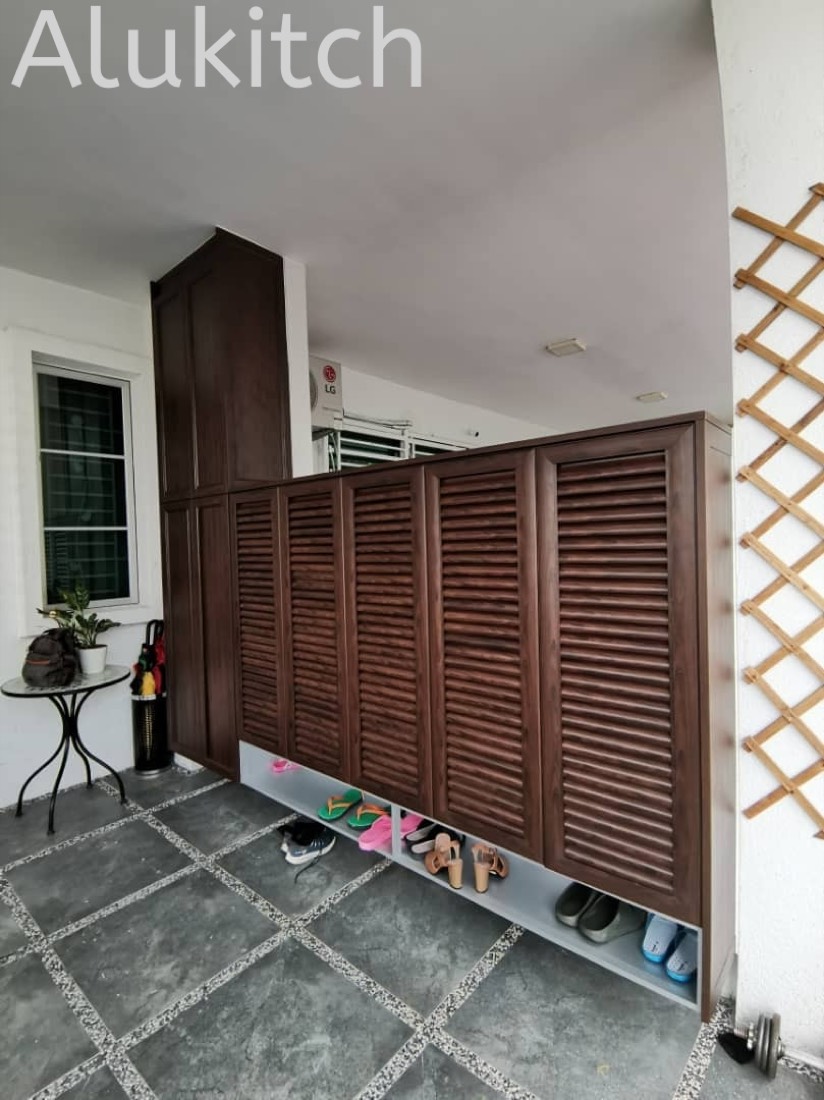 Installed aluminium kitchen cabinet