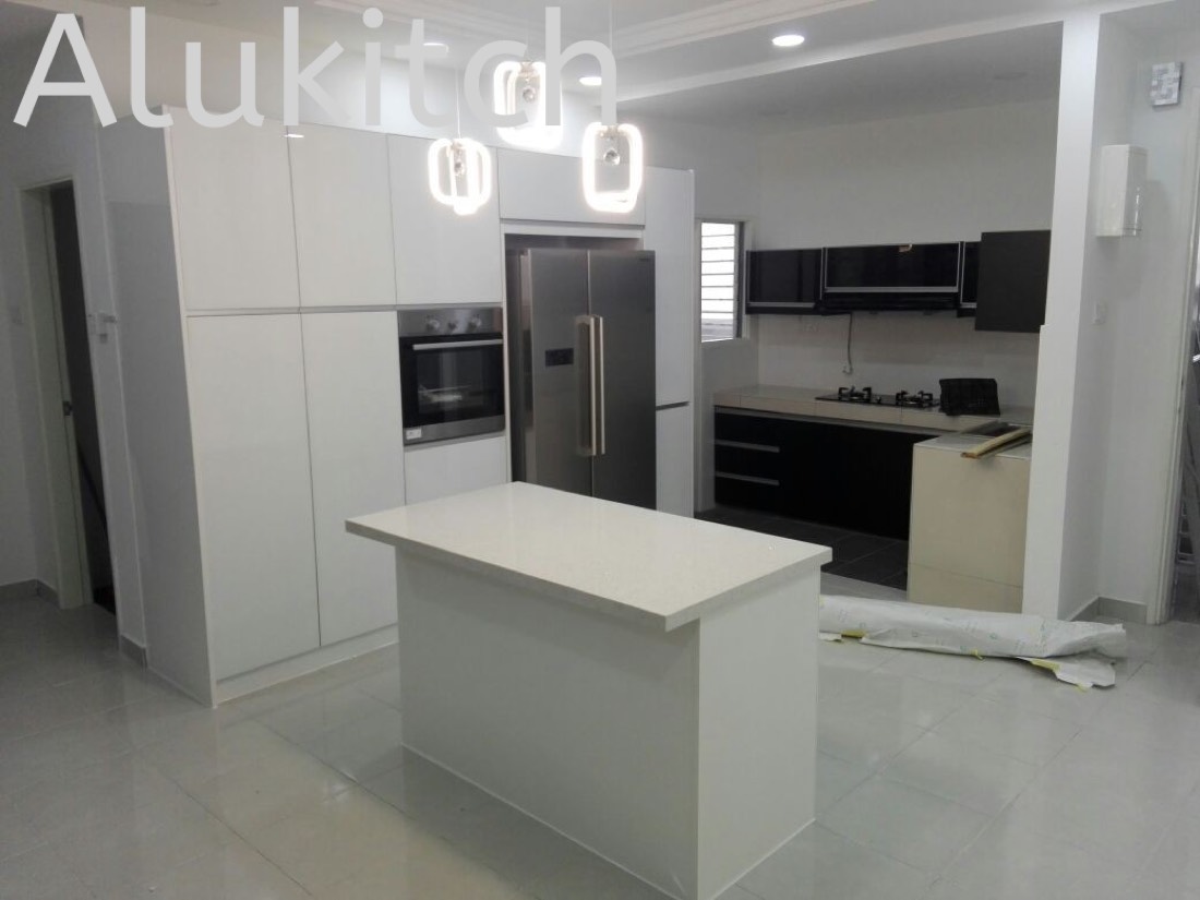 Frameless White Glass with Island