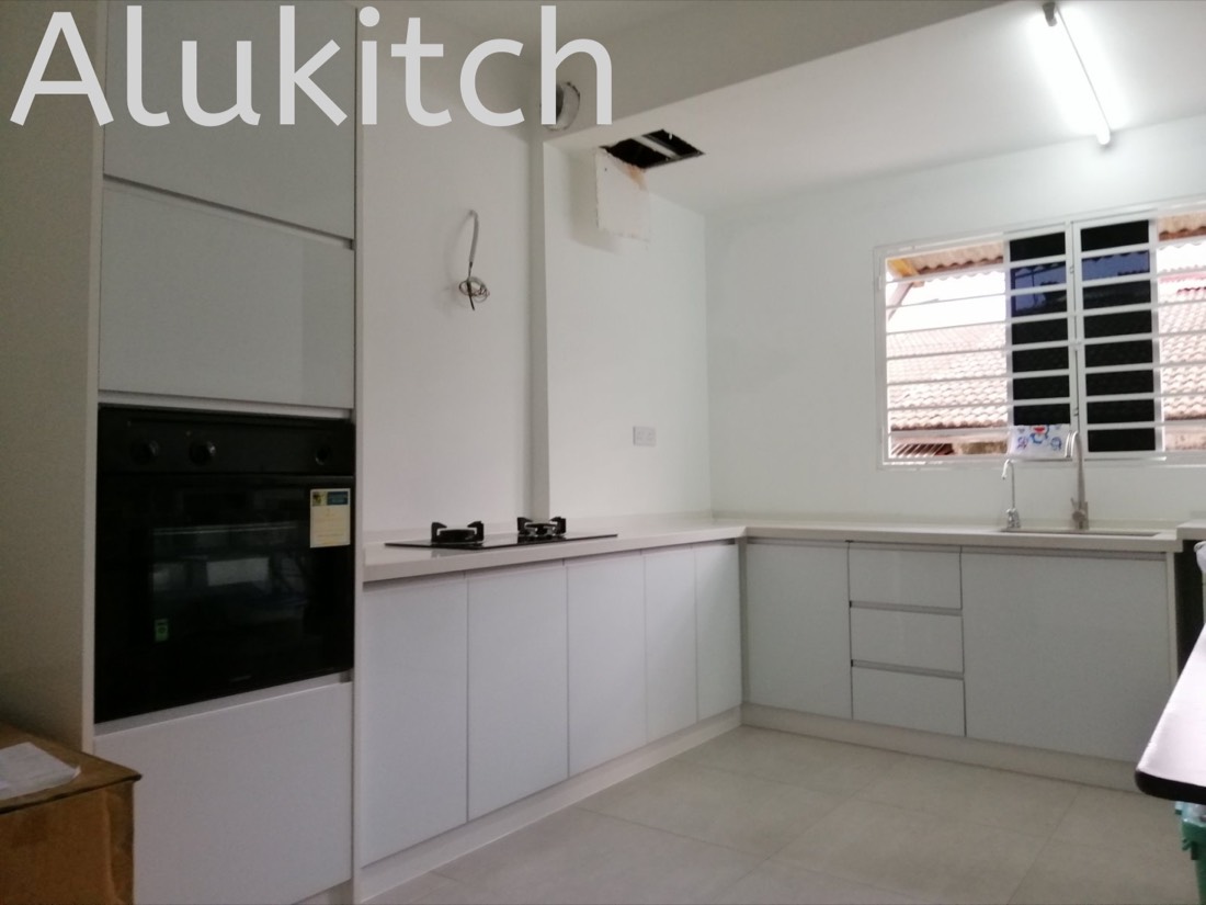 Frameless White Glass with Quartz Stone Table Top (design 9)