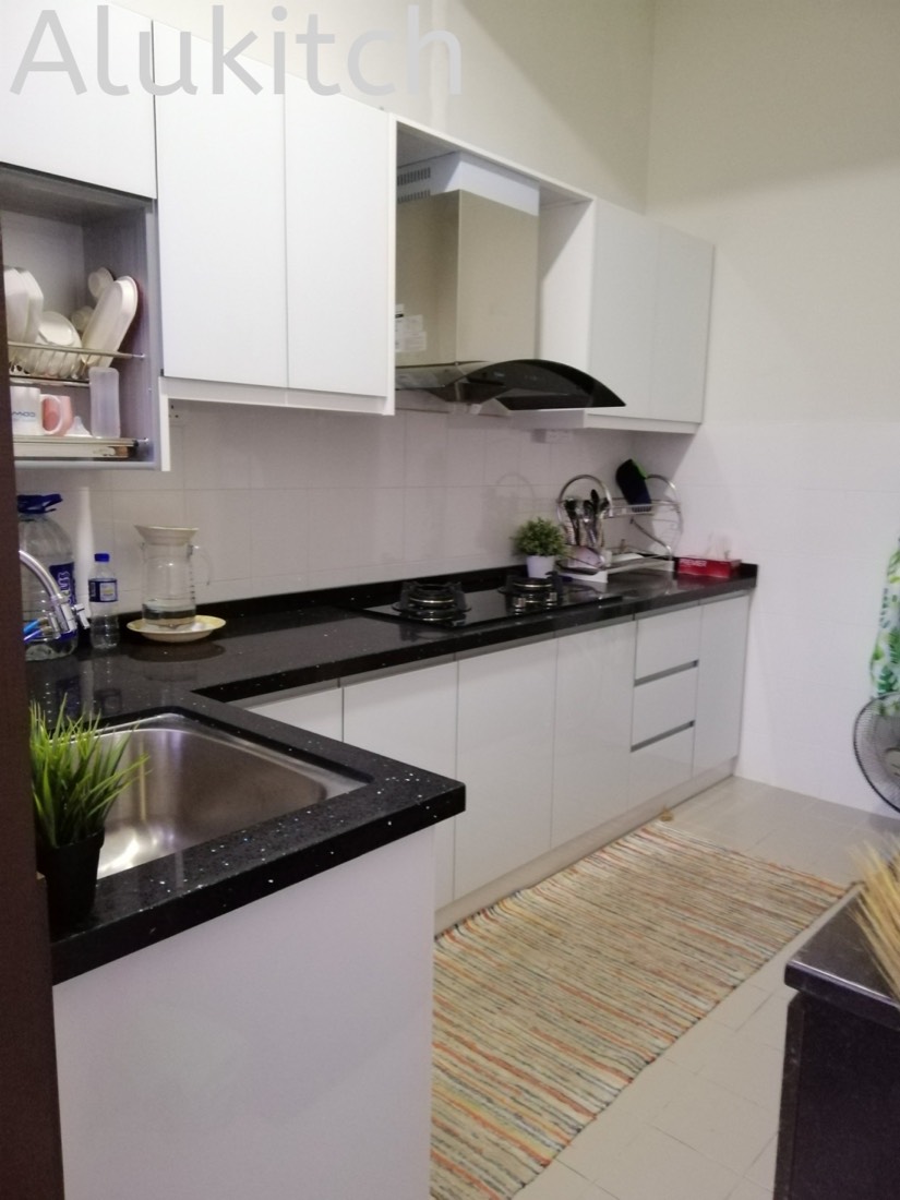 Frameless White Glass with Quartz Stone Table Top