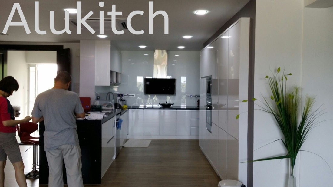 Frameless White Glass with Quartz Stone Table Top (design 1)