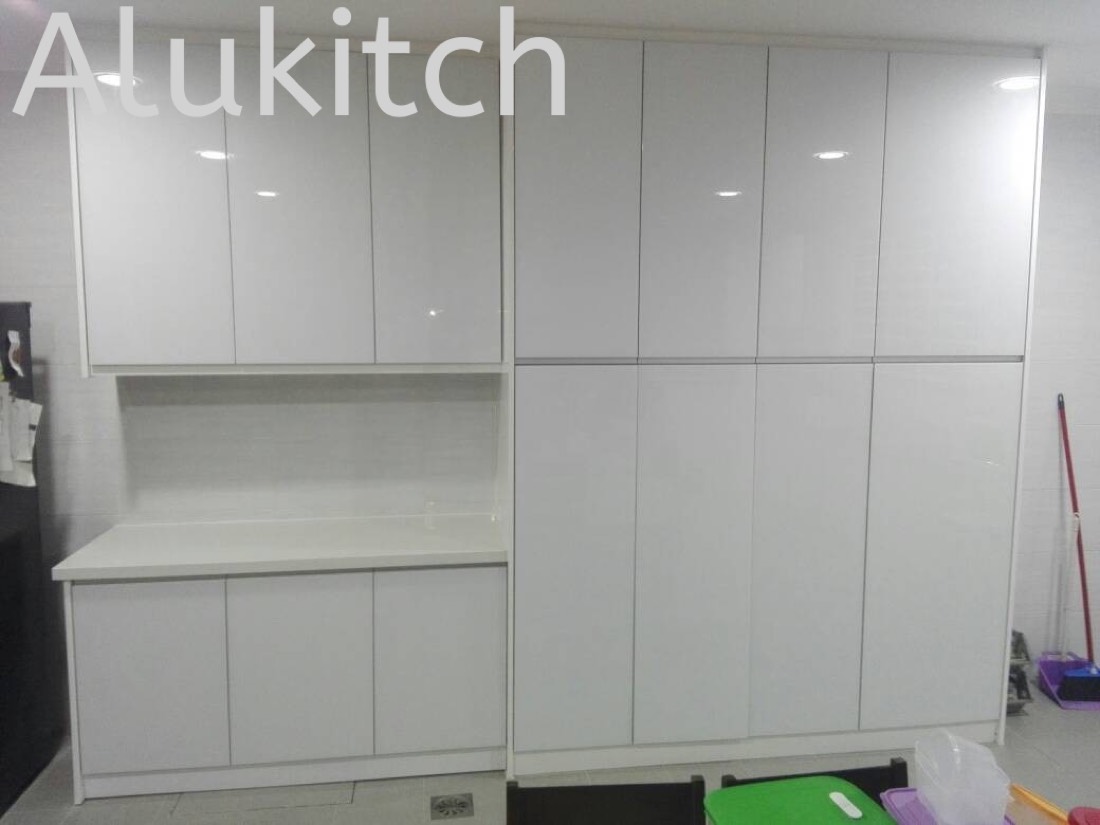 Frameless White Glass with Quartz Stone Table Top (design 5)