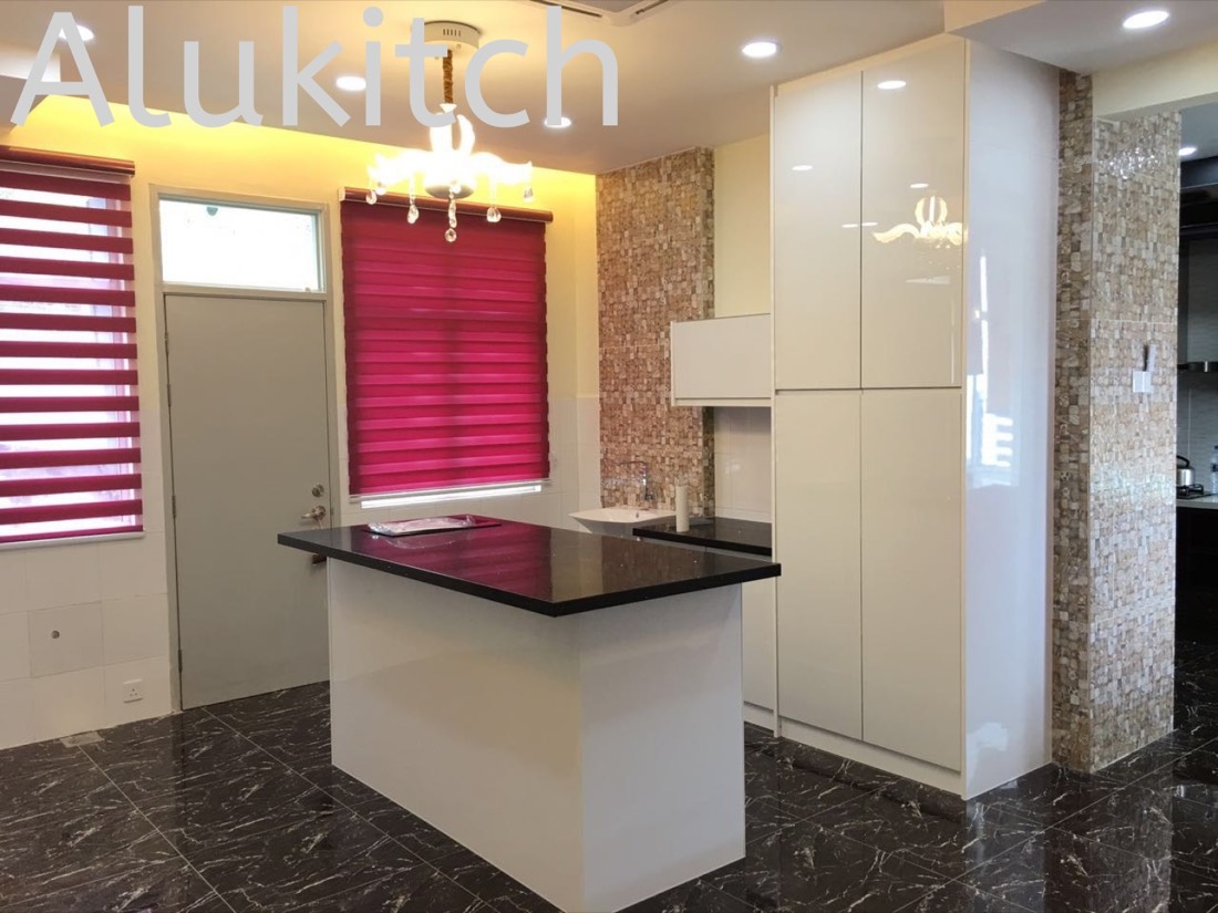 Frameless White Glass with Quartz Stone Table Top (design 3)