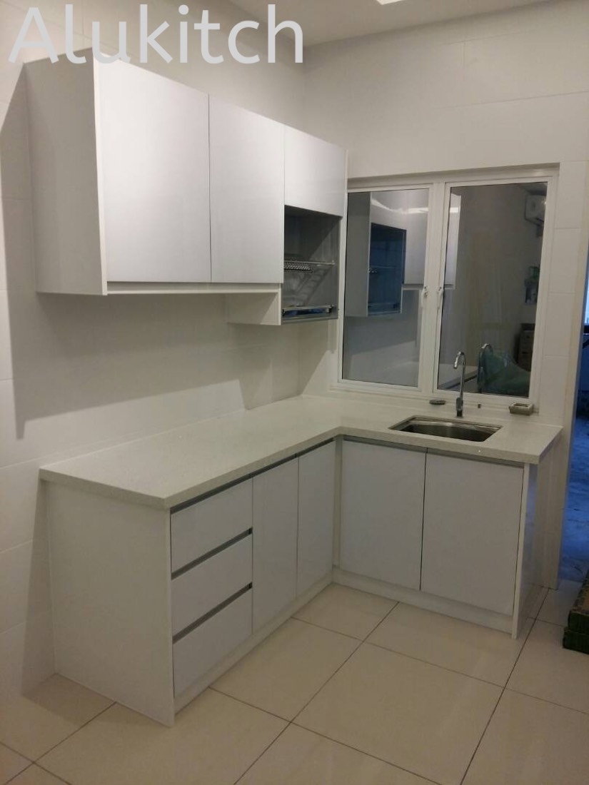 Glossy Pure White with Quartz Stone Table Top
