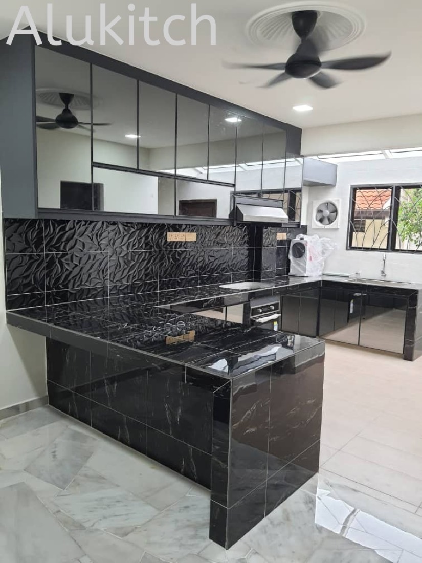 Installed aluminium kitchen cabinet