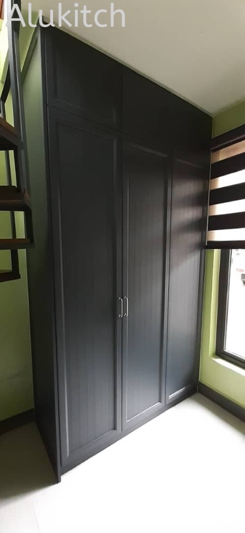 Installed aluminium kitchen cabinet