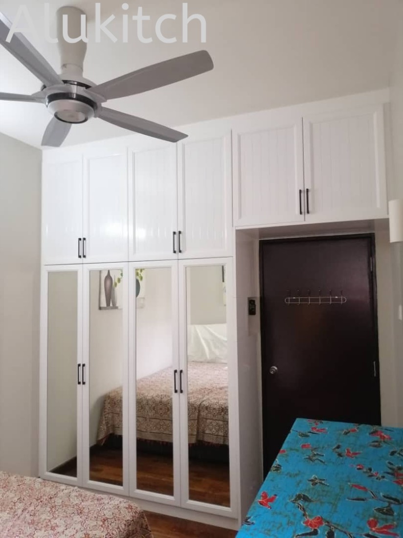 Installed aluminium kitchen cabinet