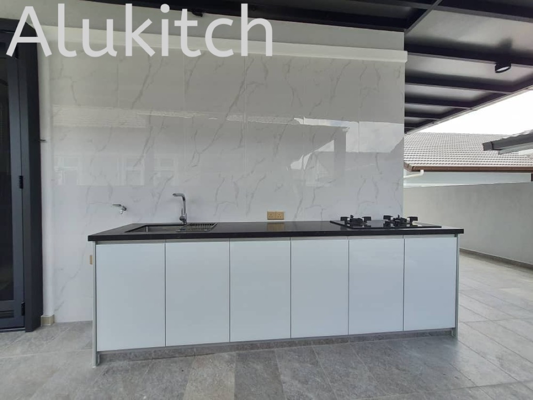 Installed aluminium kitchen cabinet