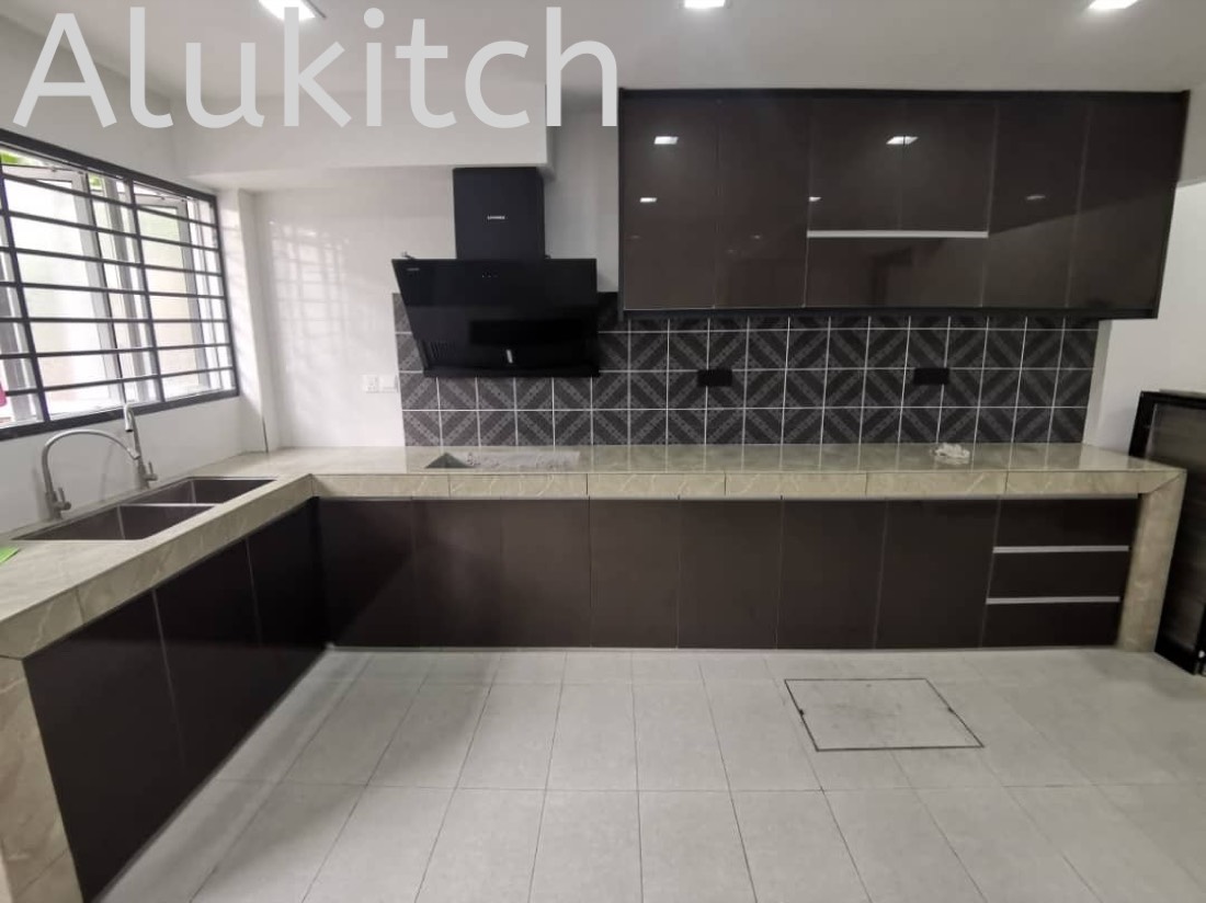 Installed aluminium kitchen cabinet