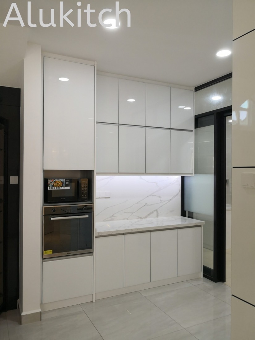Installed aluminium kitchen cabinet
