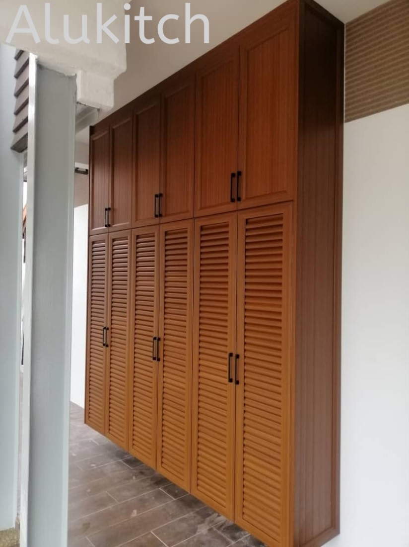 Installed aluminium kitchen cabinet