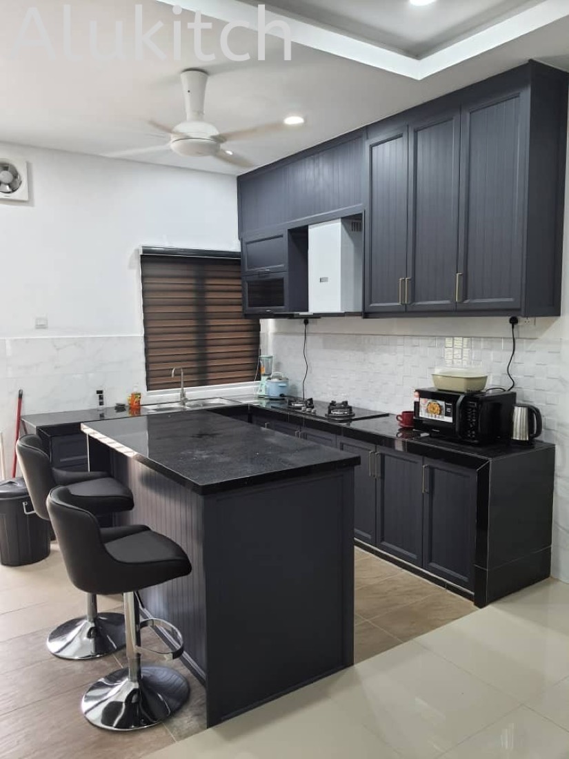 Installed aluminium kitchen cabinet