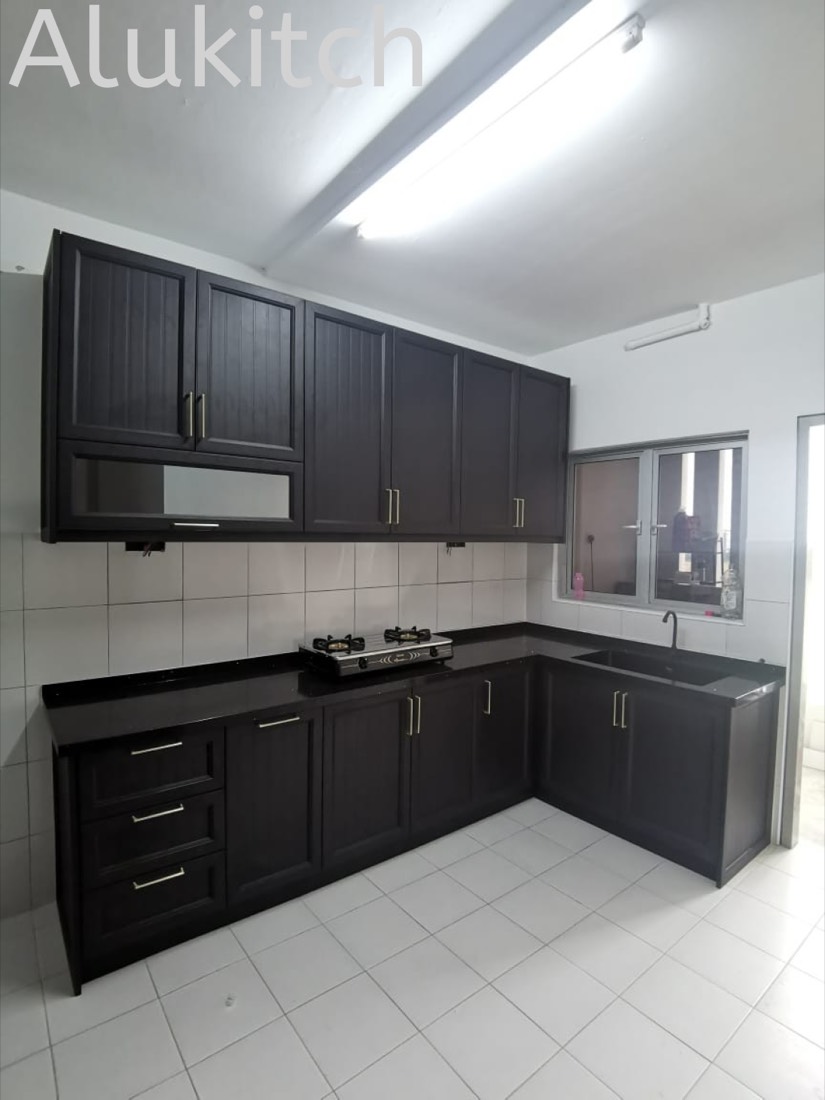 Installed aluminium kitchen cabinet