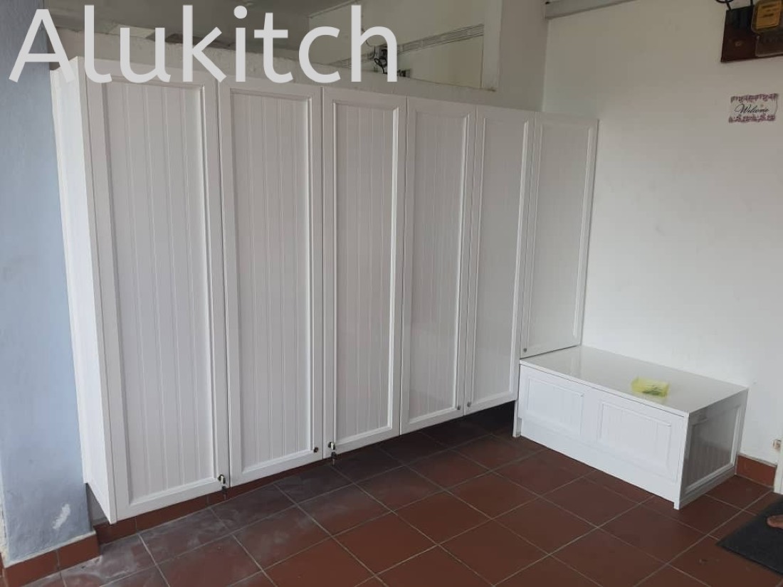 Installed aluminium kitchen cabinet