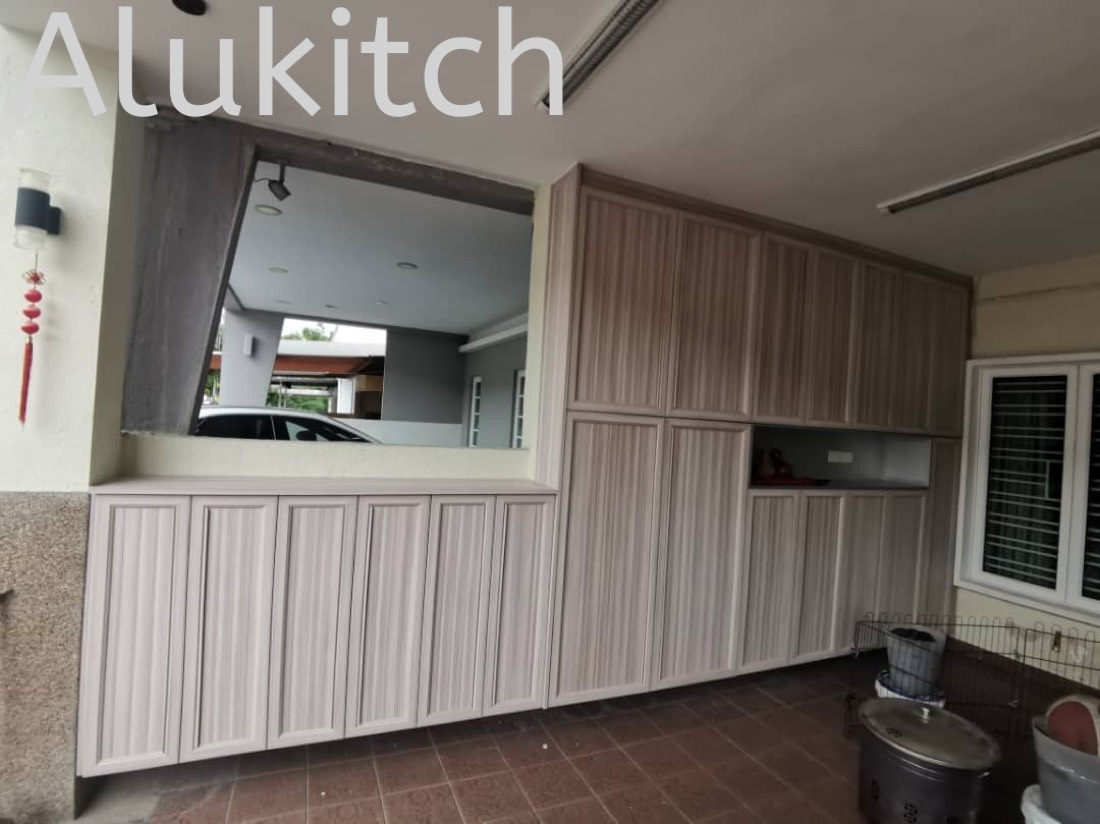 Installed aluminium kitchen cabinet