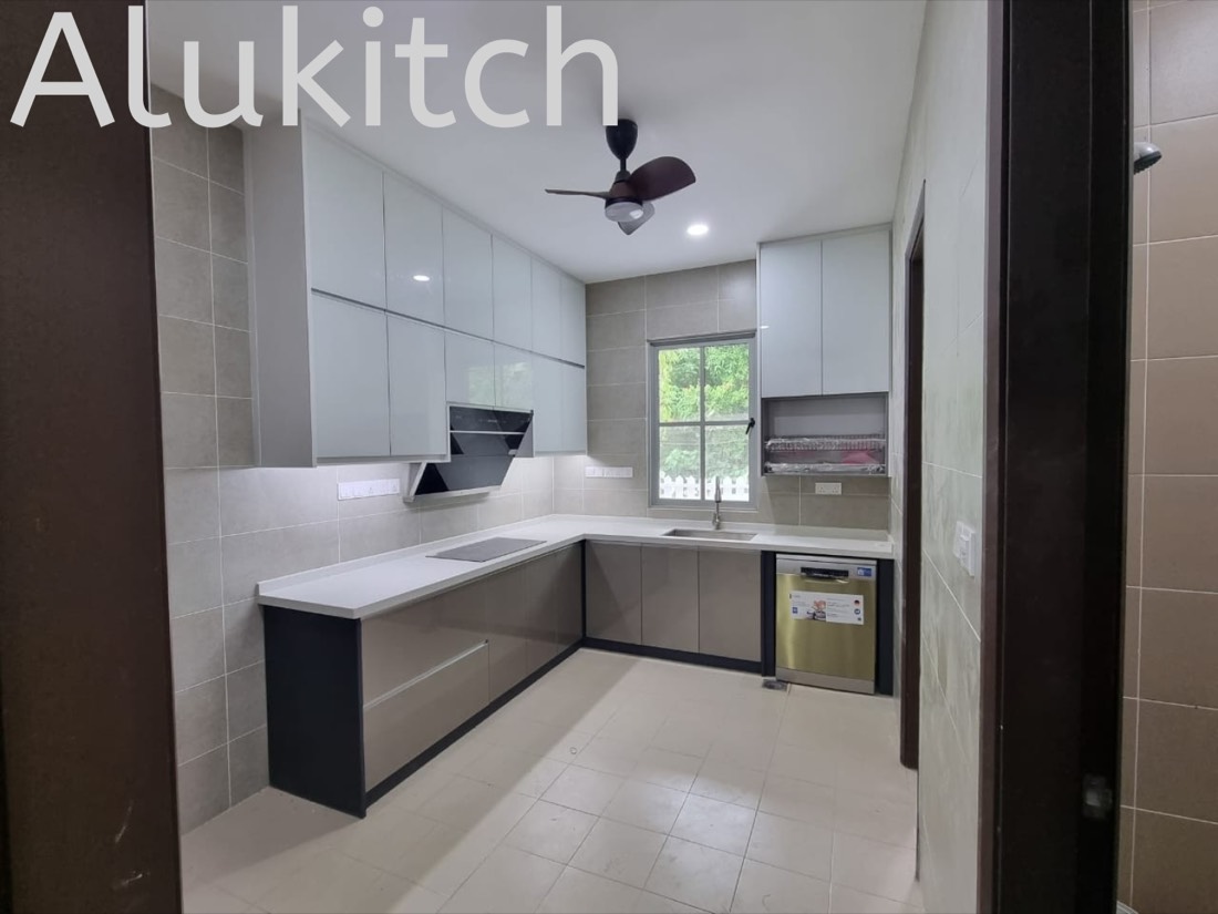 Installed aluminium kitchen cabinet