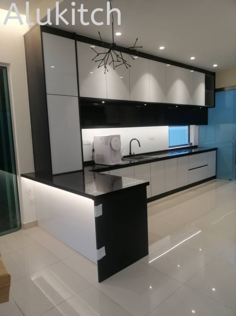 Installed aluminium kitchen cabinet