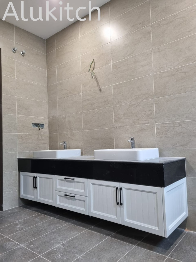 Installed aluminium kitchen cabinet